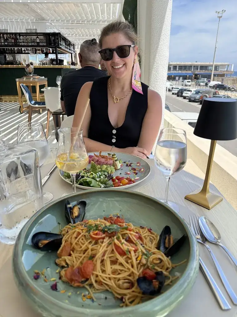 Will Huhn_MAGARI_L'Île-Rousse_review