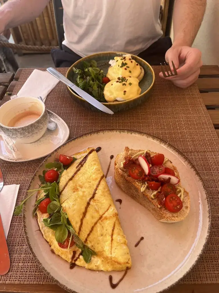 Danielle T_HL’ Brunch_L'Île-Rousse_review