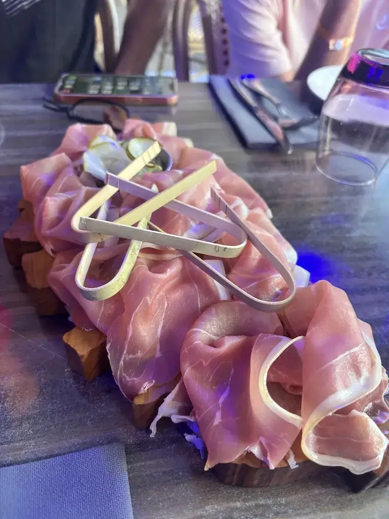 Véronique Bourgeois_U Santa Barbara Casa Paoli_Ventiseri_review