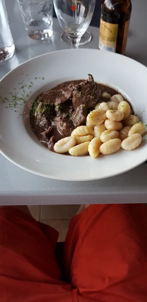 Austin Benard_La source_Olmeto_review