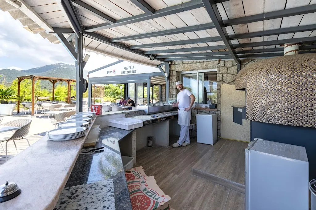 Atlantis restaurant in Olmeto