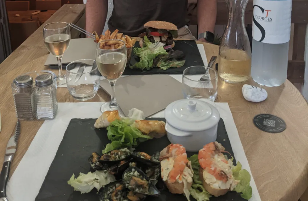 Lana P_La bodega_Propriano_review