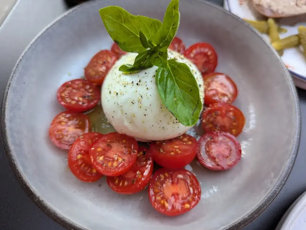 Jeremie Le Hen_L'Eternisula_Zonza_review