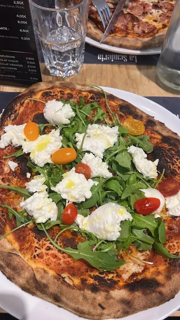 BEL HASSAN Mohamed_Pizzeria La Scuderia_Challes-les-Eaux_Bewertung