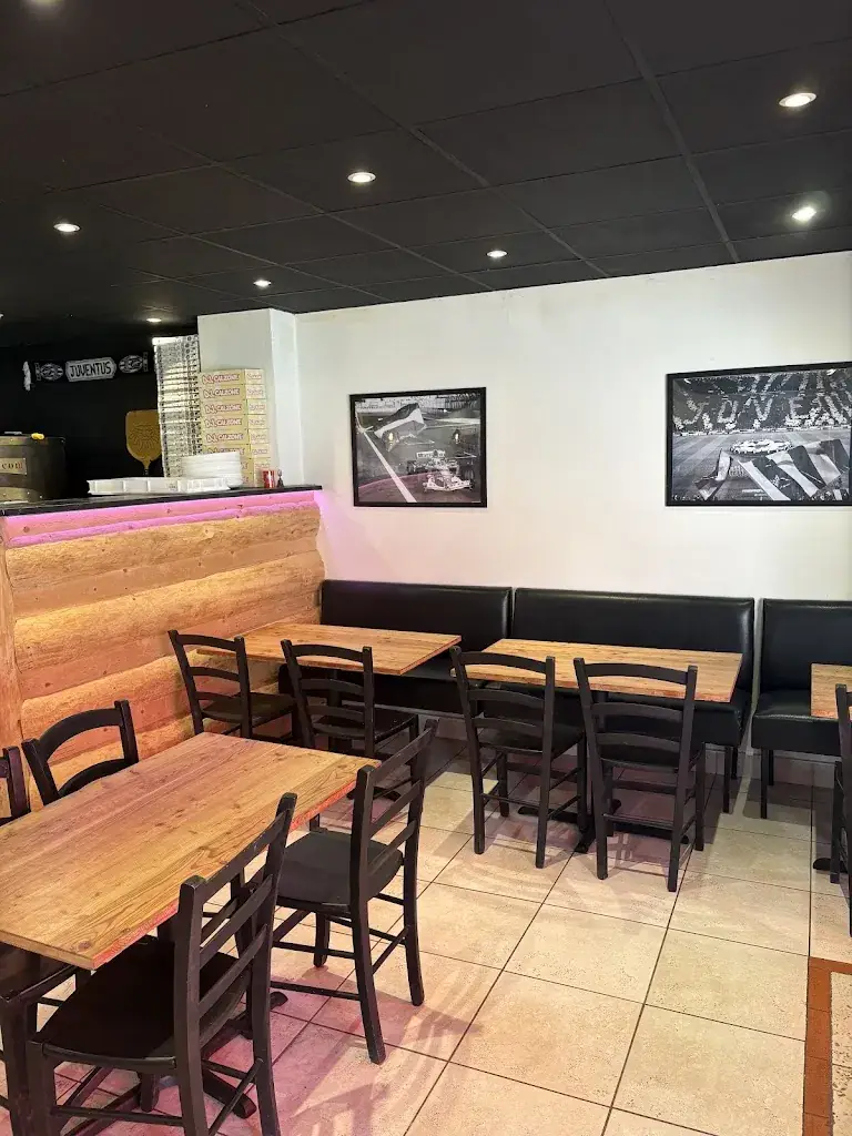 Pizzeria La Scuderia Restaurant in Challes-les-Eaux