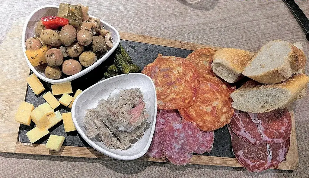 Menu_ROOM SERVICE ANCY_Ancy-Dornot_image_5