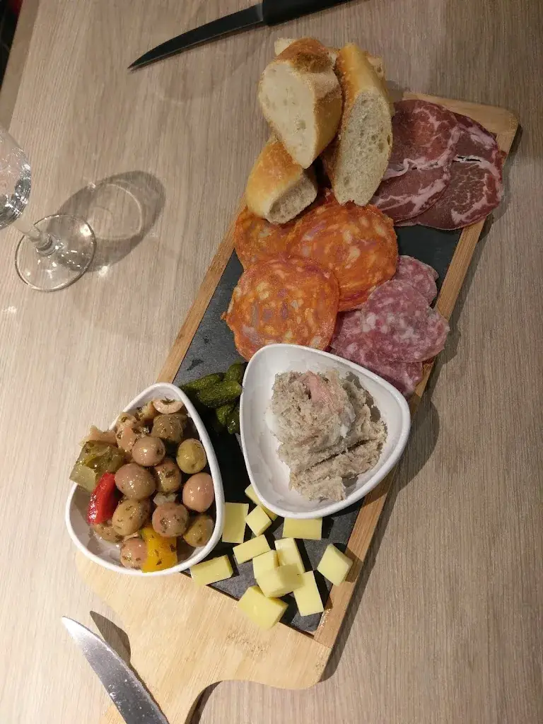 ROOM SERVICE ANCY_Ancy-Dornot_slider_image_3