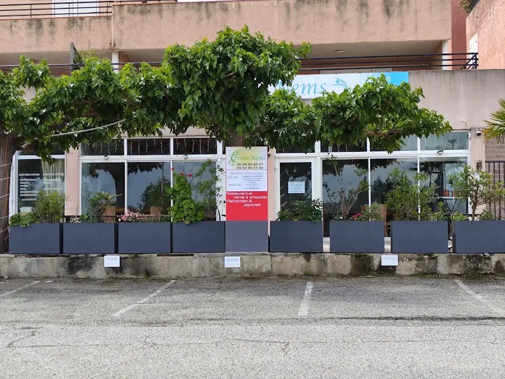 Petite Nems_Sari-Solenzara_slider_image_3