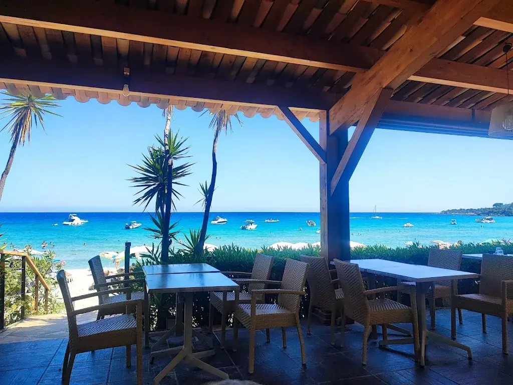 Le Grand Bleu restaurante en Sari-Solenzara
