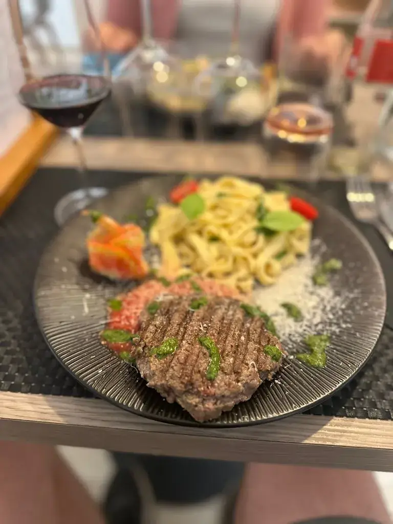 E. van der Burgh_L'Ardoise_Porto-Vecchio_review