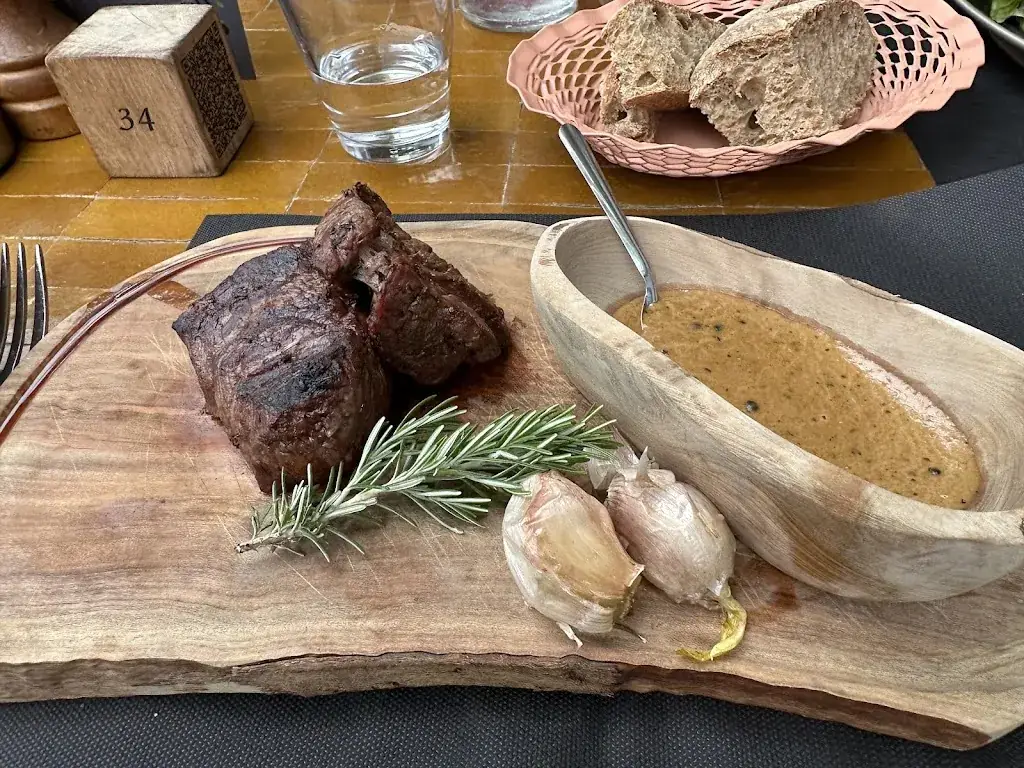 Gary Cardiff_L'alivi_Porto-Vecchio_review