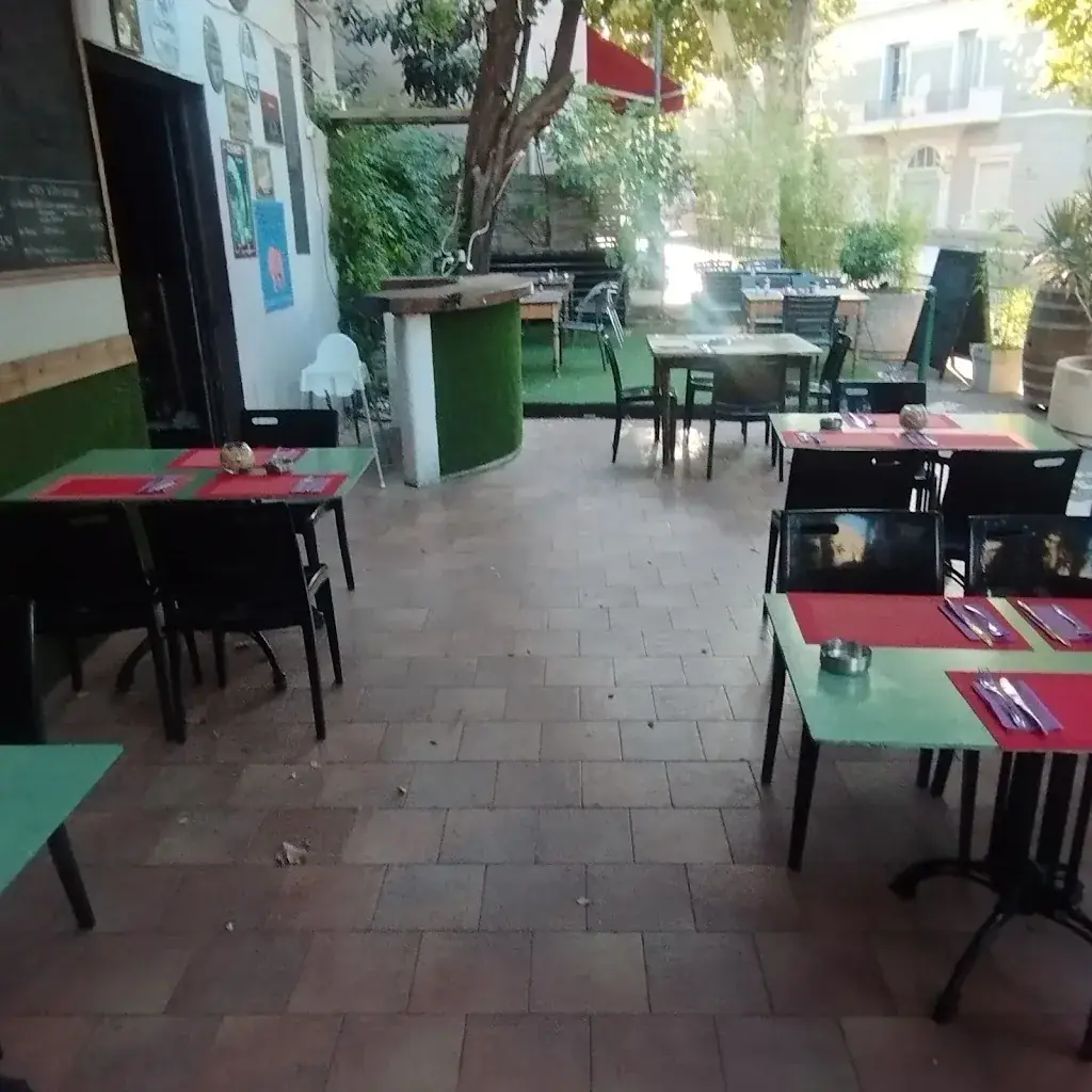 Les Platanes restaurant in Porto-Vecchio