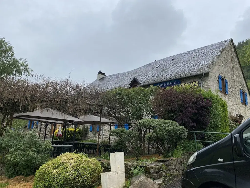 Caroline Sibson_La Grange Aux Fleurs à Sarran, Champs-sur-Tarentaine_Champs-sur-Tarentaine-Marchal_review