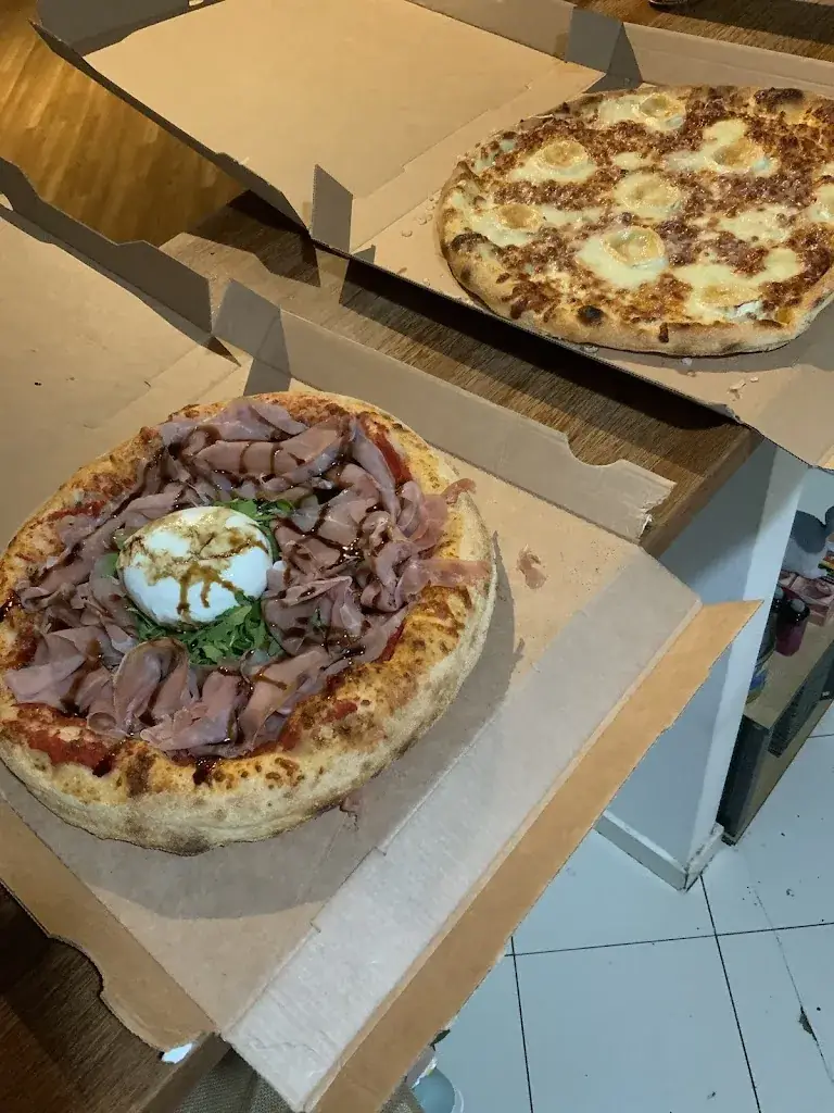 Kyllian Franceschini_Pizzeria Napoli by Alice_Algrange_review