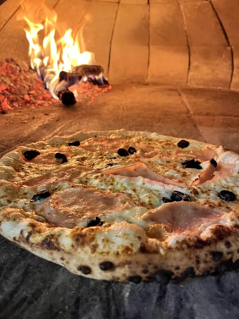 A LA BELLA PIZZA restaurant in Knutange