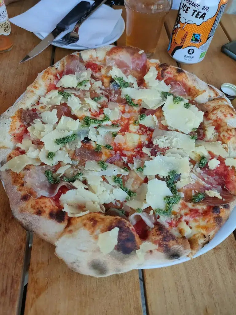 Jean-Michel Biard_Pizzeria Dell'Acqua_Champs-sur-Tarentaine-Marchal_review