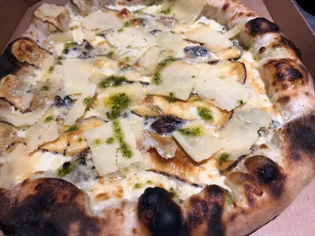 Pizzeria Dell'Acqua_Champs-sur-Tarentaine-Marchal_slider_image_3