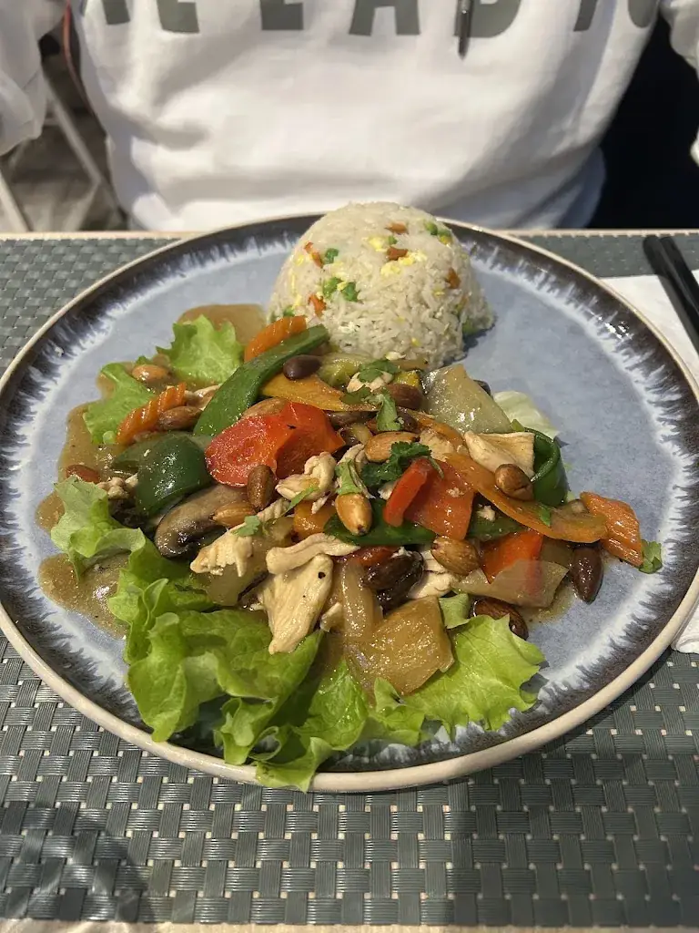 Lucy Santese_N'Autre MOnde Champagne au Mont d'Or_Champagne-au-Mont-d'Or_review