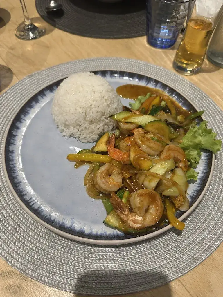 Marie Lakorky_N'Autre MOnde Champagne au Mont d'Or_Champagne-au-Mont-d'Or_review