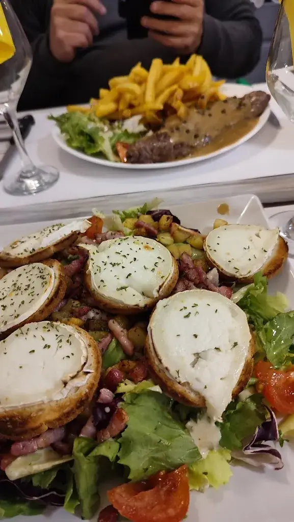 Le Charlemagne_Attigny_slider_image_2