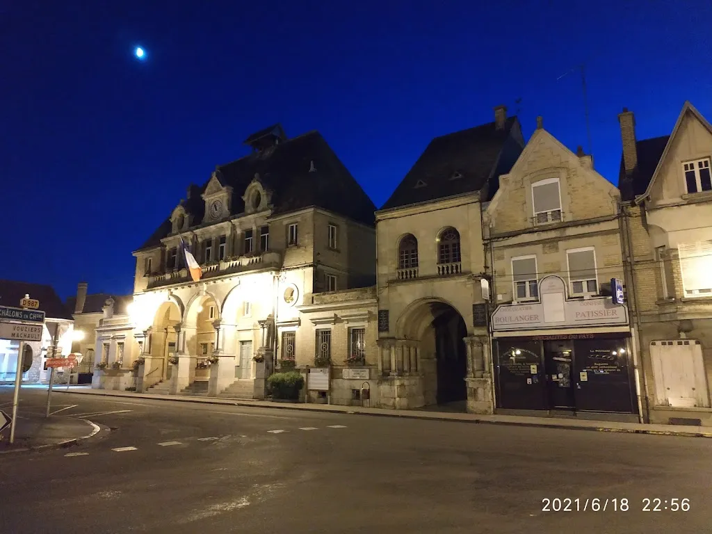 Hôtel de Lorraine Restaurant in Attigny