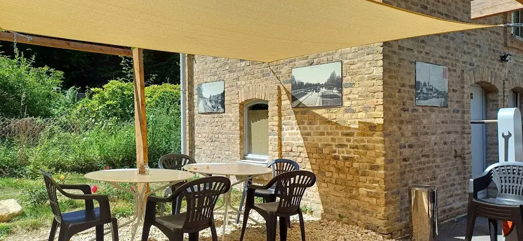Écluse n°5 d'Attigny Restaurant in Attigny