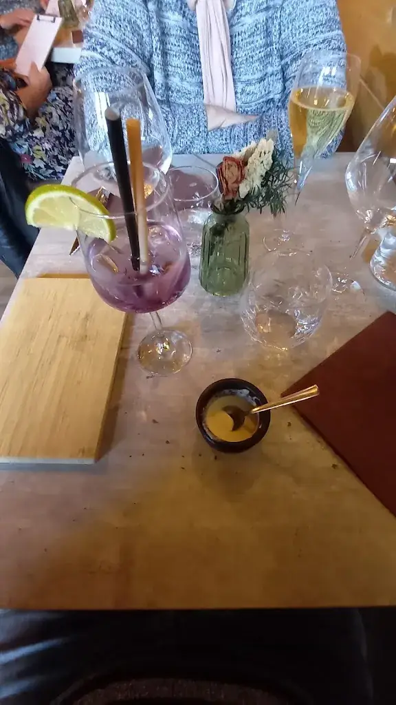 adeline trindade_L'Apostrophe_Champeix_review