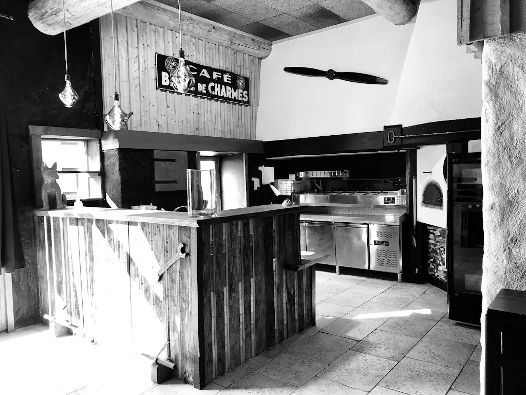 Le Local restaurant in Dogneville