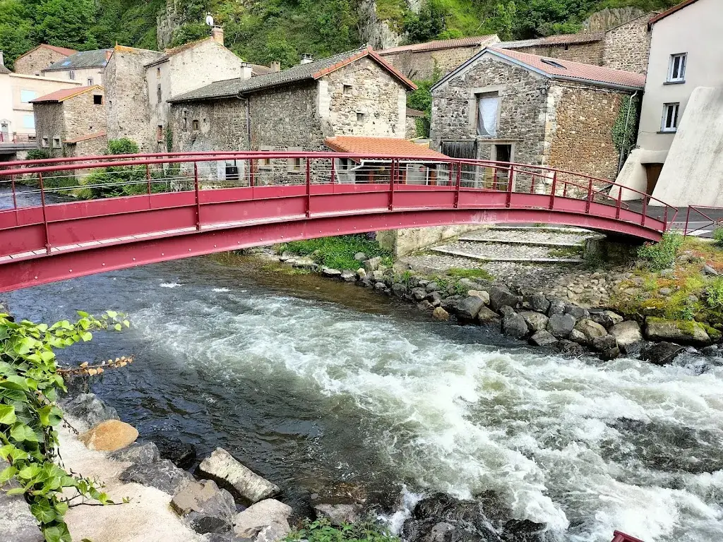 La Couze Pavin_Saint-Floret_slider_image_3