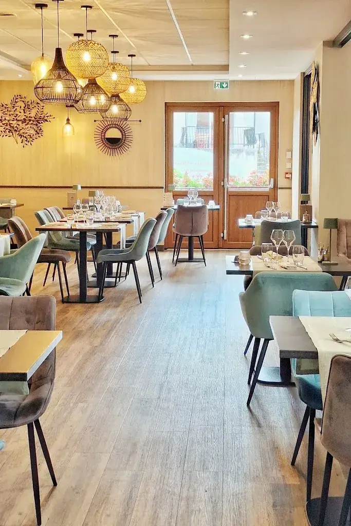 Elise GRD_La Renaissance_Baccarat_review