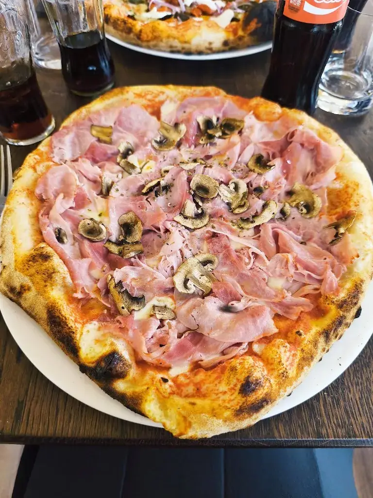 Nicole Brisch_Ay Mamma_Ay-sur-Moselle_review