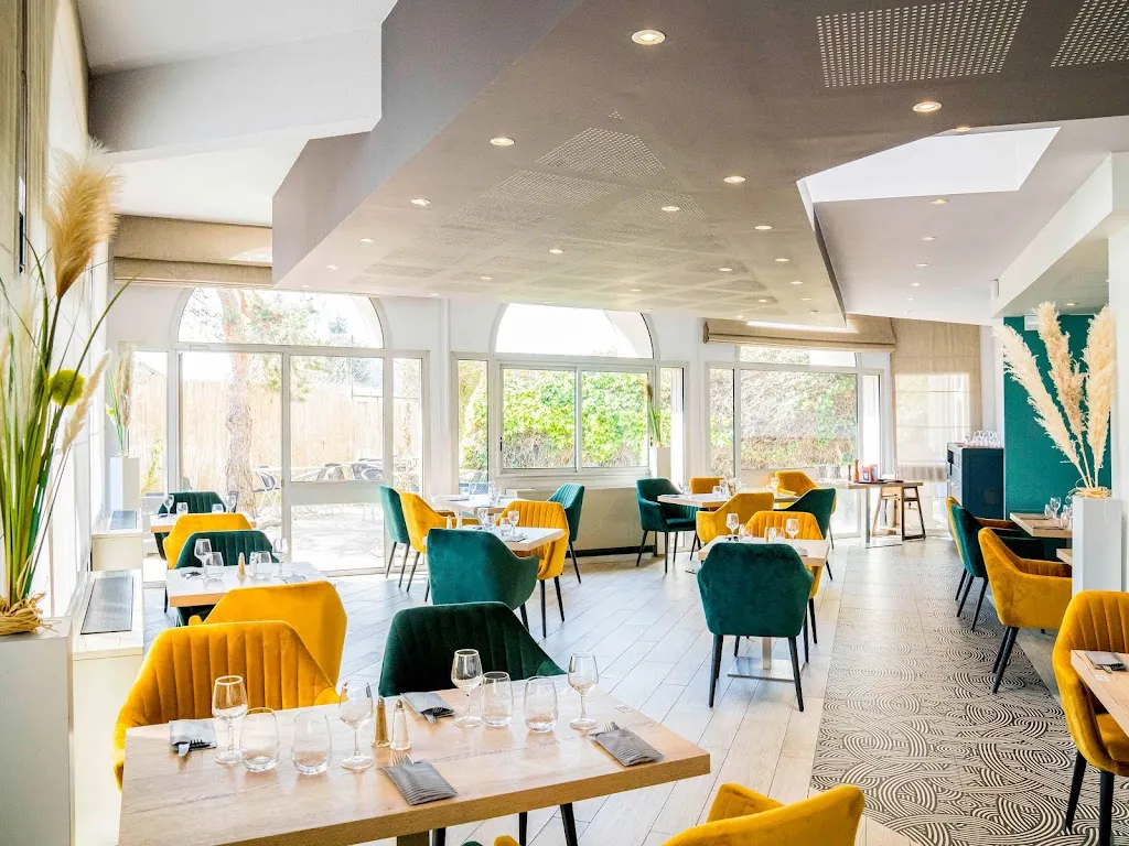 LE REVELLONS_Chanas_slider_image_3