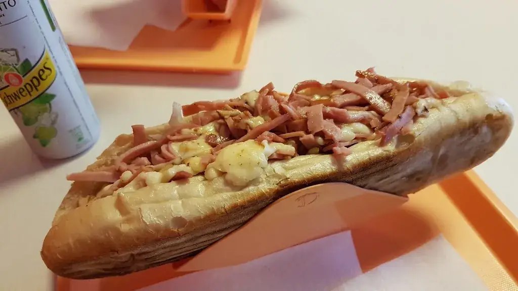 Geven Yuser Nurhak restaurant in Badonviller