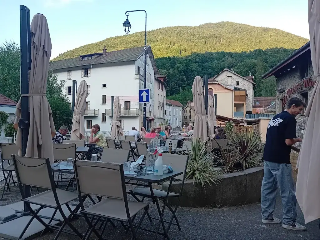 Association 100% Mobylette Youngtimer_Le Vieux Moulin_Allevard_review