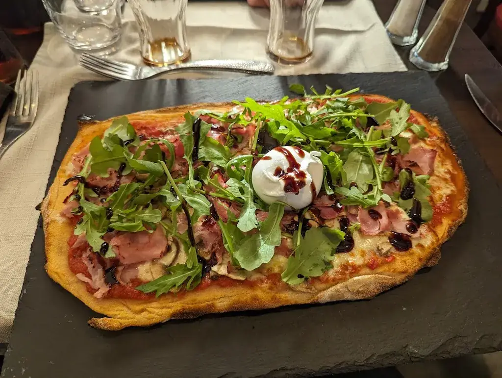 Zoltán Arnold Nagy_Restaurant Papa Joe Cernay_Cernay_recensione