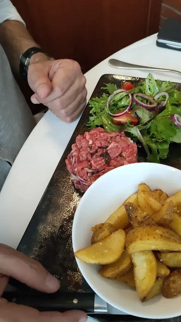 Mikel Tube_Le Moderne_Rethel_review