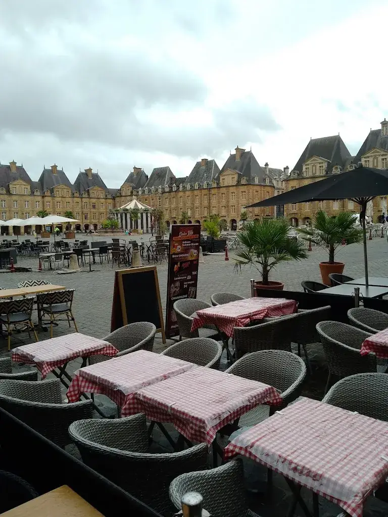 carol robson_L'Antre Ducale_Charleville-Mézières_review