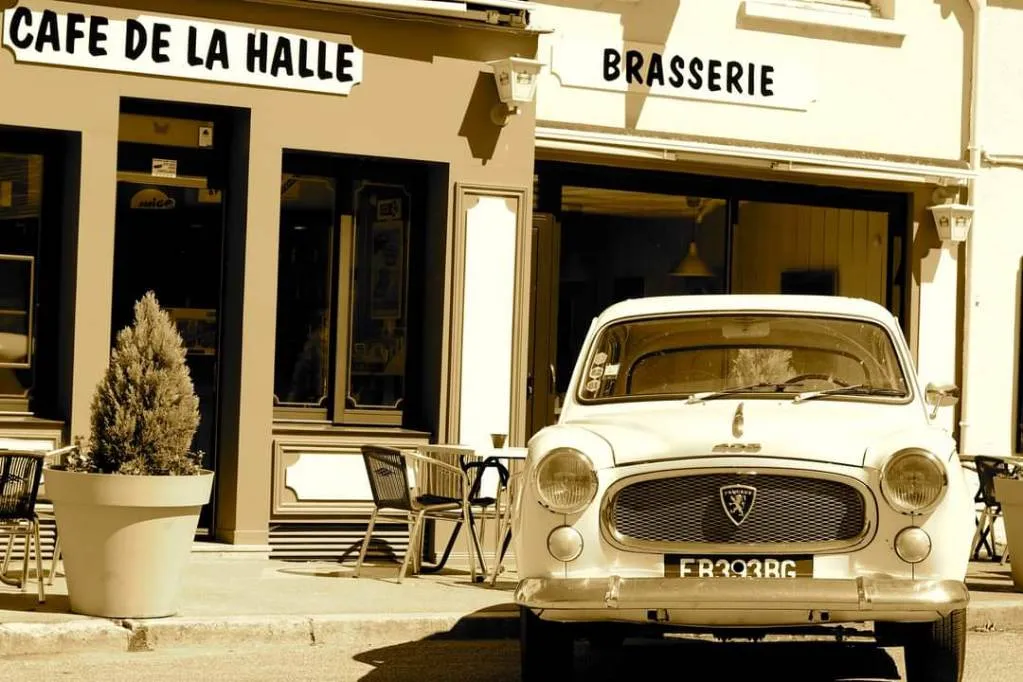 Café De La Halle restaurant in Bar-sur-Seine
