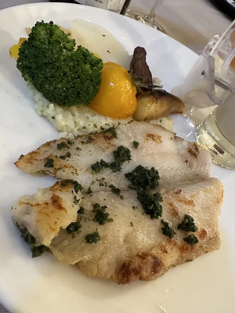 Daisy de Santiago_Le Marius_Riceys_review