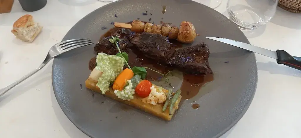 Restaurant Le Val Moret_Magnant_slider_image_3