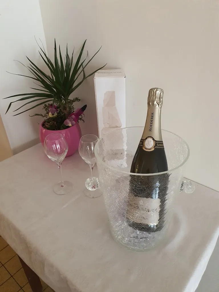 HÔTEL DE LA PROMENADE restaurant in Vôge-les-Bains