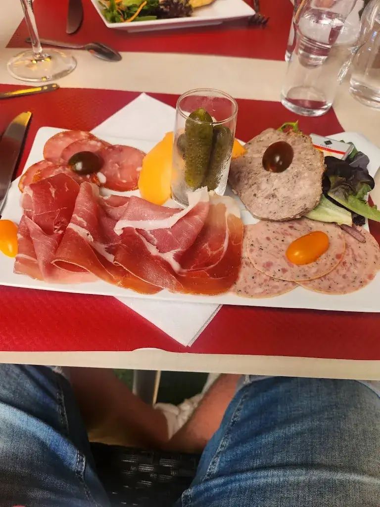 Marie_Le Chaudron_Chapelle-aux-Bois_review