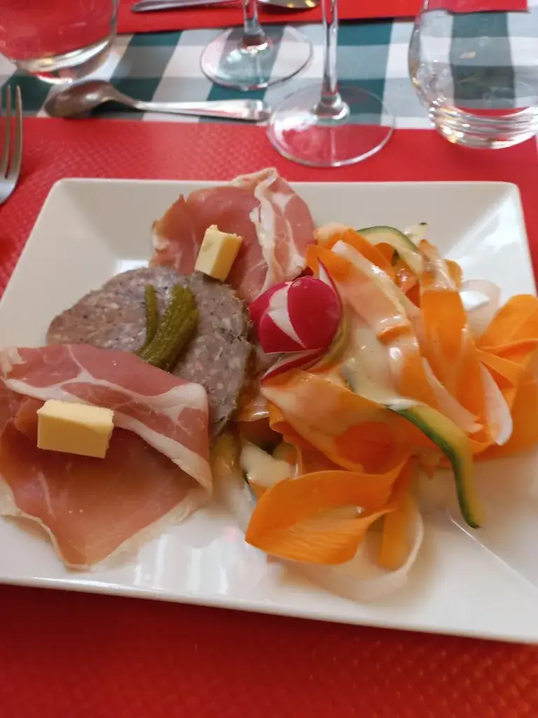 Martine Lasnier_Le Chaudron_Chapelle-aux-Bois_review