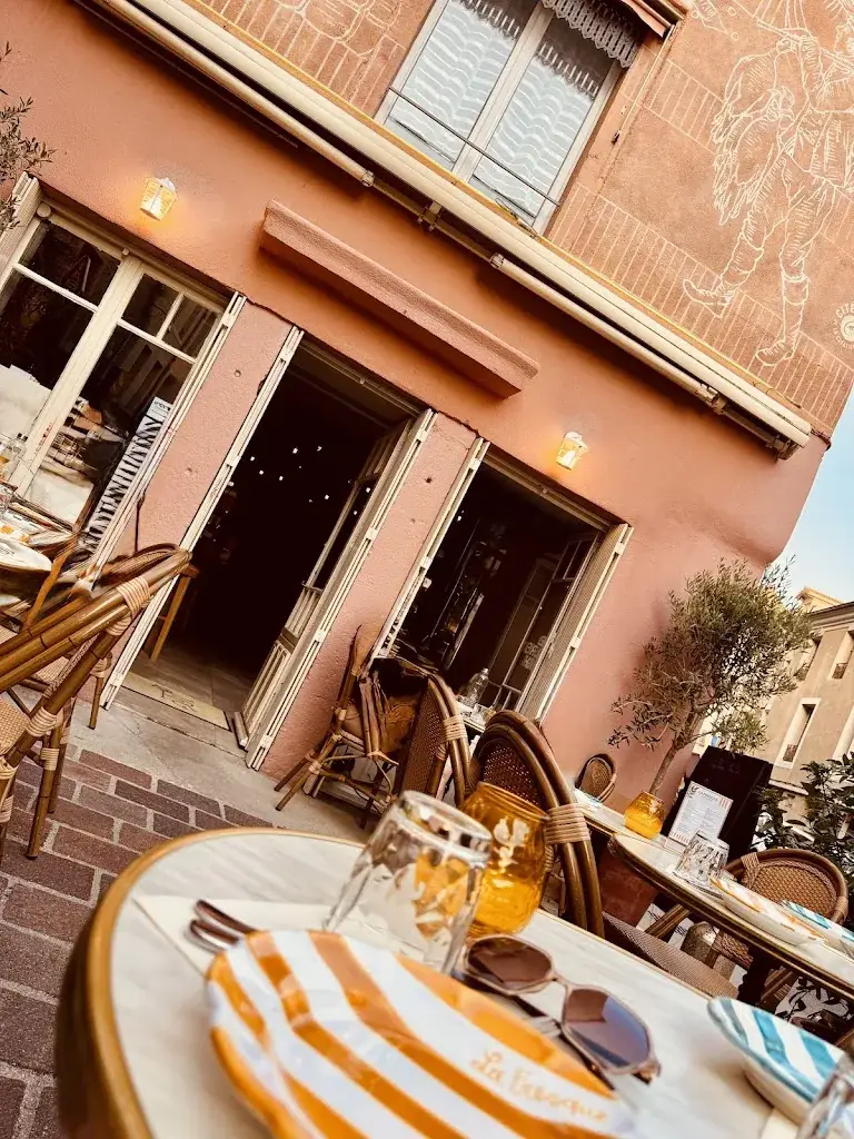 Estelle L_Chez Inès - La Fresque_Crémieu_review