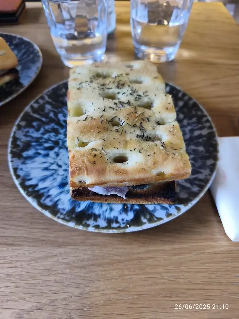 I C_Chez Inès - La Fresque_Crémieu_review