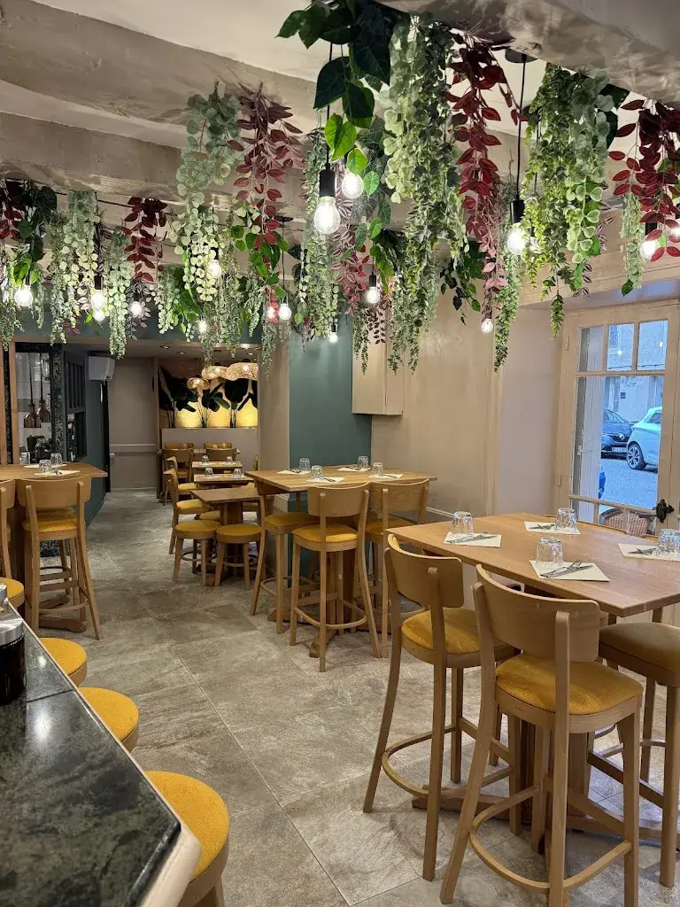 Chez Inès - La Fresque restaurant à Crémieu