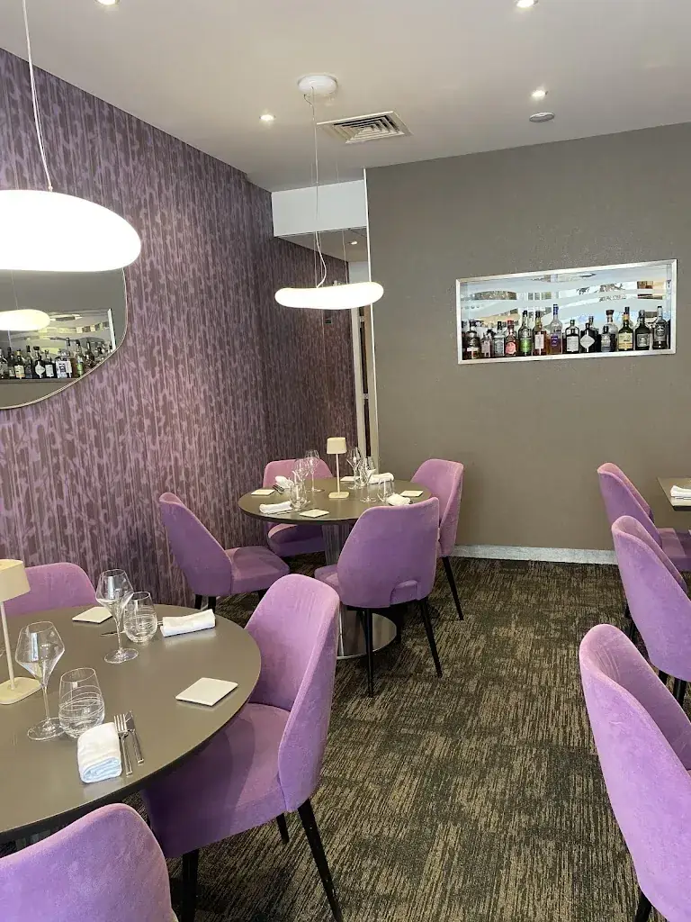 Le V-Four_Nancy_slider_image_1