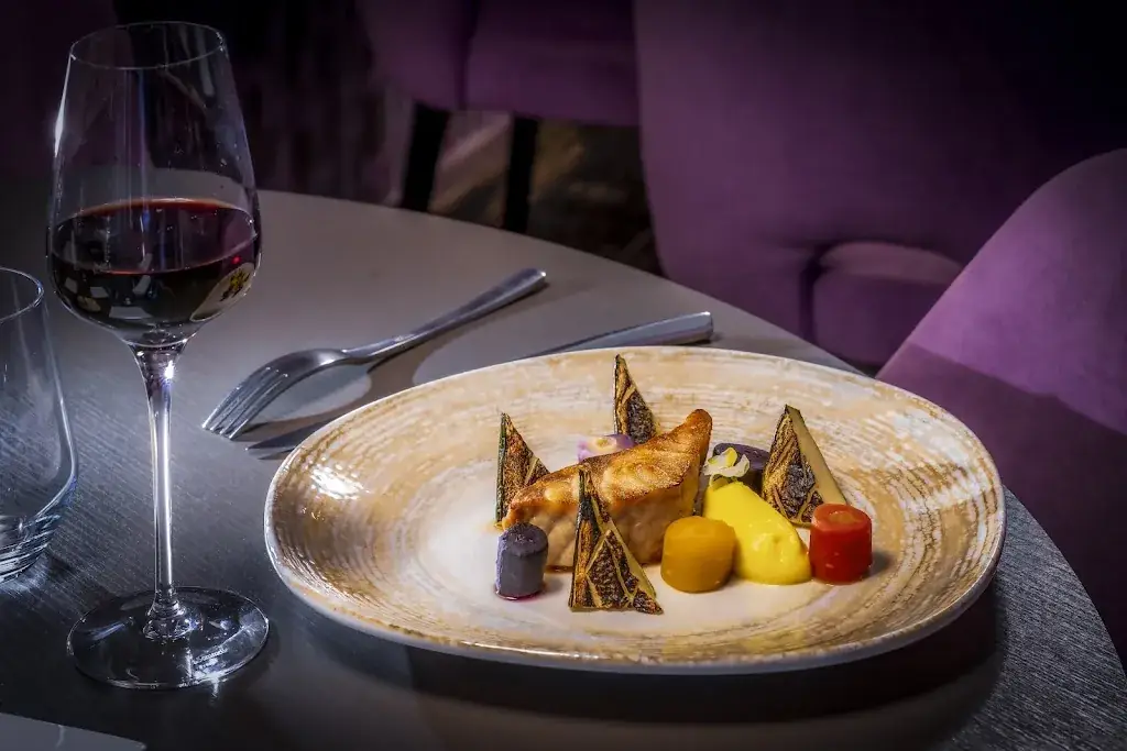 Le V-Four_Nancy_slider_image_3