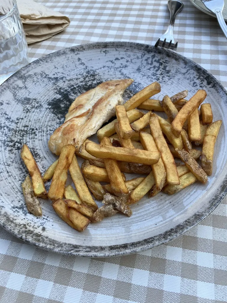 Louise “Lui” Gisher_LA COUR DES ARTS_Nancy_review