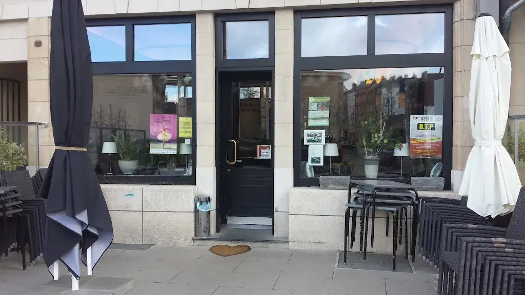 Restaurant Mise en scène , Grillades , steak sur Pierre chaude . Cuisine française . Restaurant in Luxembourg